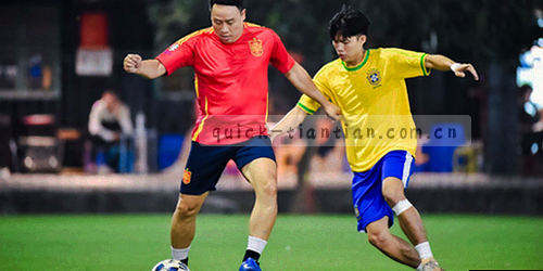 客服耳机、邮件与电话的抽象线稿